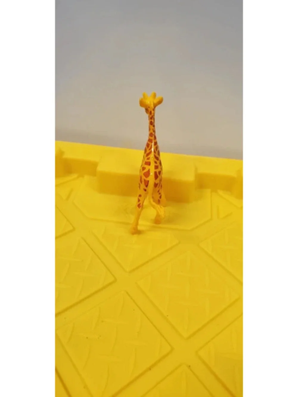 Plastic Toy Giraffe Animal Figurine Mini Safari Zoo Wild Kingdom Collectible